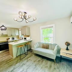 Cute 1 BR with Fire Pit Near DT