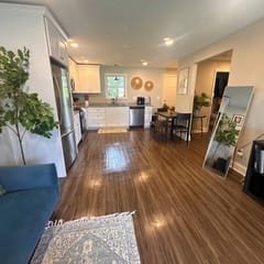 Cute 1BR House tucked away Near DT