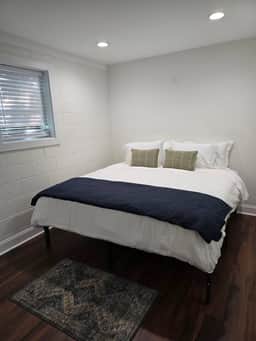 King 1BR in Hotel Style Multi-unit