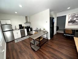 Homey 1BR with Style & Amenities