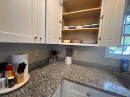 Cute 1BR House tucked away Near DT