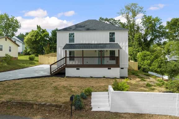 5BR 4B Huge Space with 2 Level Game Barn - Image 1