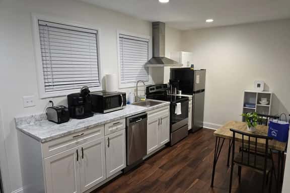 1BR Fully Handicap Accessible Near Downtown - Image 1