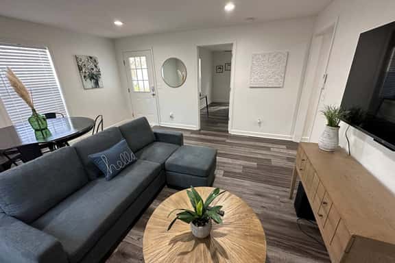 2BR 2B House Close to Downtown - Image 1