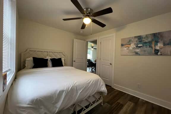 Comfy 2BR Getaway near Downtown! - Image 1