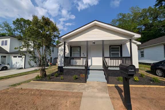 3BR 2Bath near Bon Secours SF Hospital with Fence - Image 1