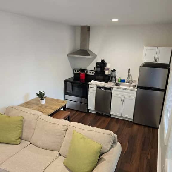 King 1BR in Hotel Style Multi-unit - Image 1