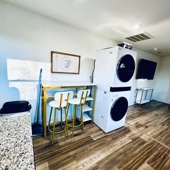 1BR King Near Swamp Rabbit Trail - Image 1