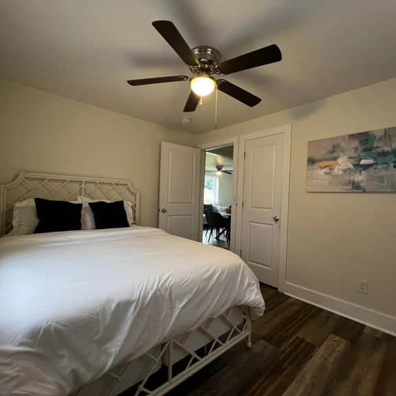 Comfy 2BR Getaway near Downtown! - Image 1