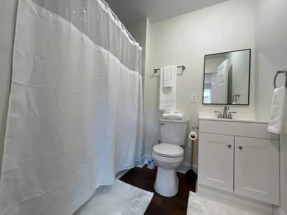 Cozy 1BR in Multi-unit building
