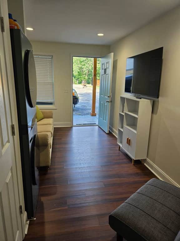 King 1BR in Hotel Style Multi-unit