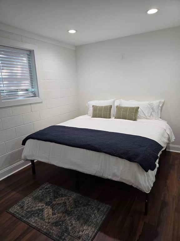 King 1BR in Hotel Style Multi-unit