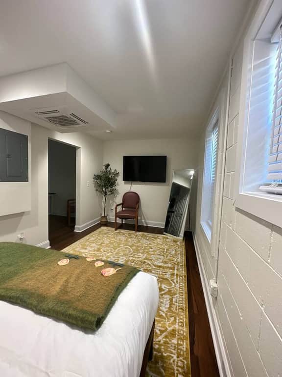 Elegant Modern 1BR with Charm
