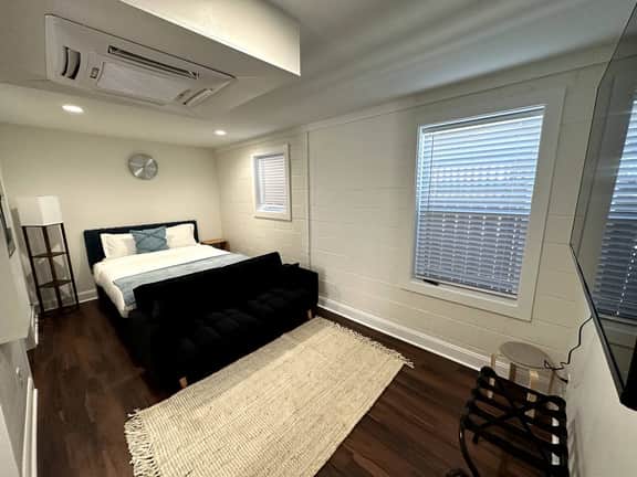 Homey 1BR with Style & Amenities