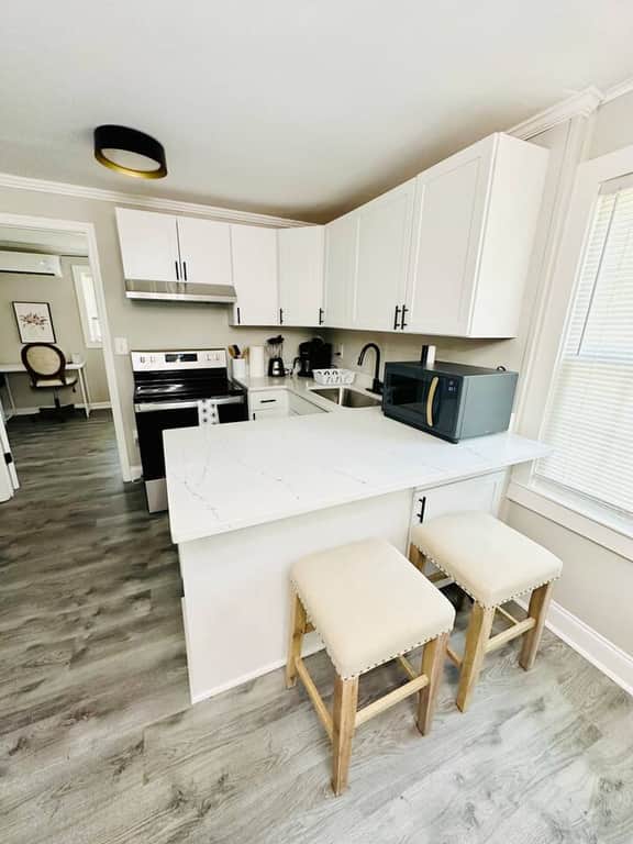 1BR Near Cherrydale Food/Shops and Downtown