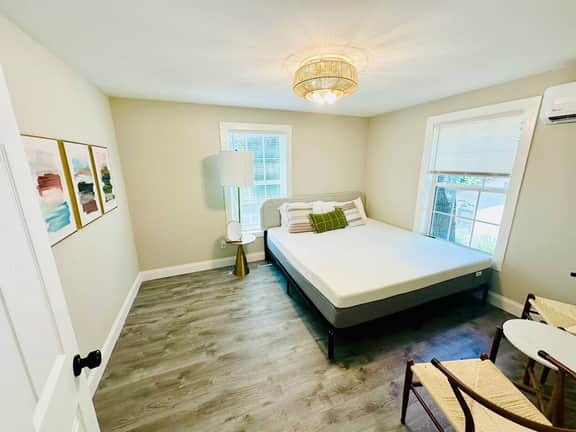 Cute 1 BR with Fire Pit Near DT