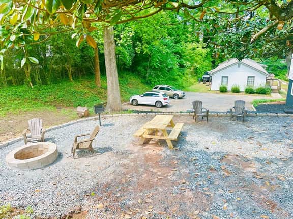 Cute 1 BR with Fire Pit Near DT