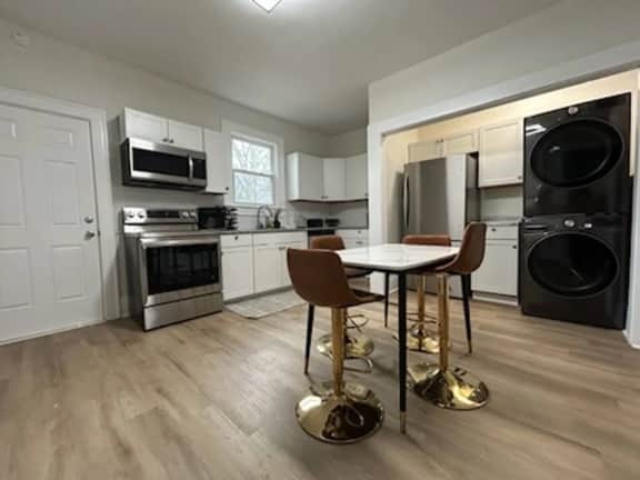 3BR 2B with Fenced Back Yard