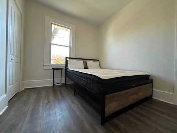3BR 2B with Fenced Back Yard