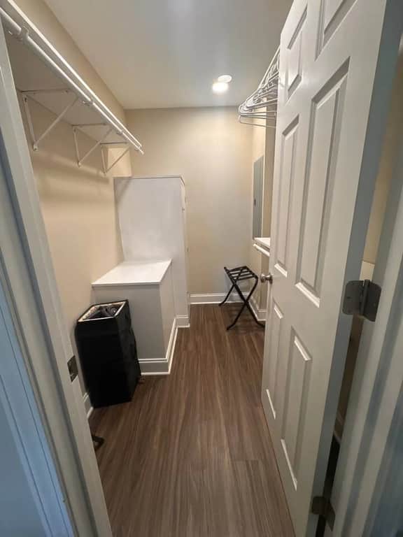 Cute 1BR House tucked away Near DT