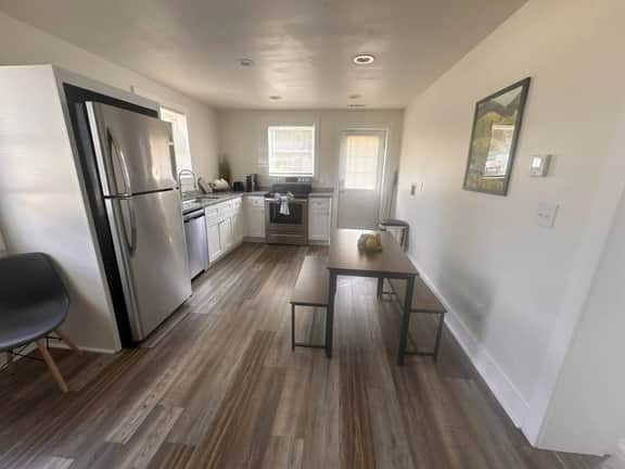 Stylish King 1BR Near Swamp Rabbit Trail