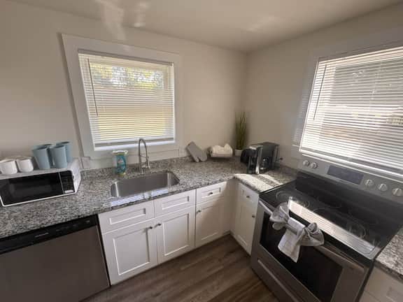 Stylish King 1BR Near Swamp Rabbit Trail