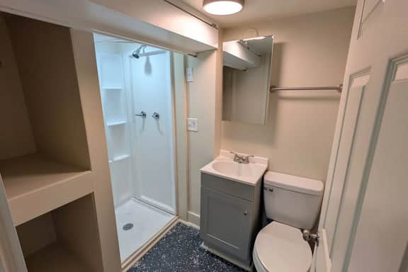 1 BR Near Haywood Mall and Woodruff Rd - Image 3