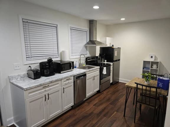 1BR Fully Handicap Accessible Near Downtown