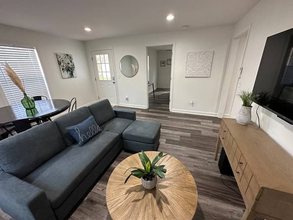2BR 2B House Close to Downtown