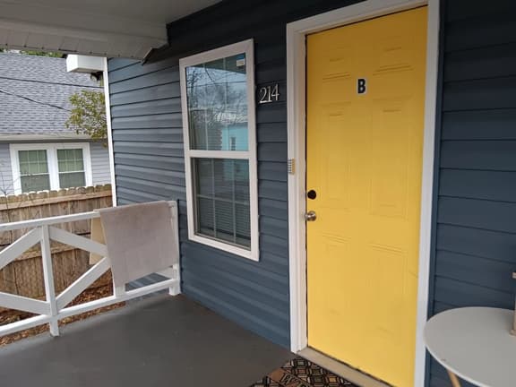 Cute 1BR with Fenced Yard