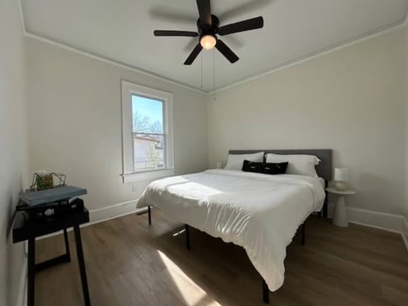 3BR 2B with Fenced Back Yard